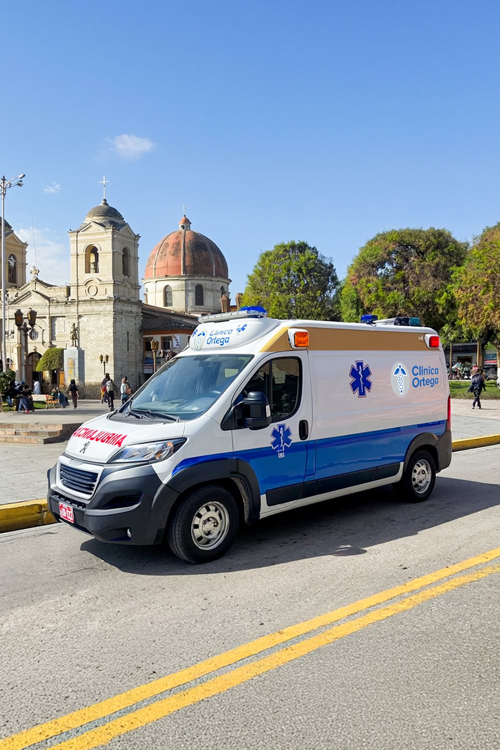Ambulancia en Clínica Ortega, Huancayo — foto 1